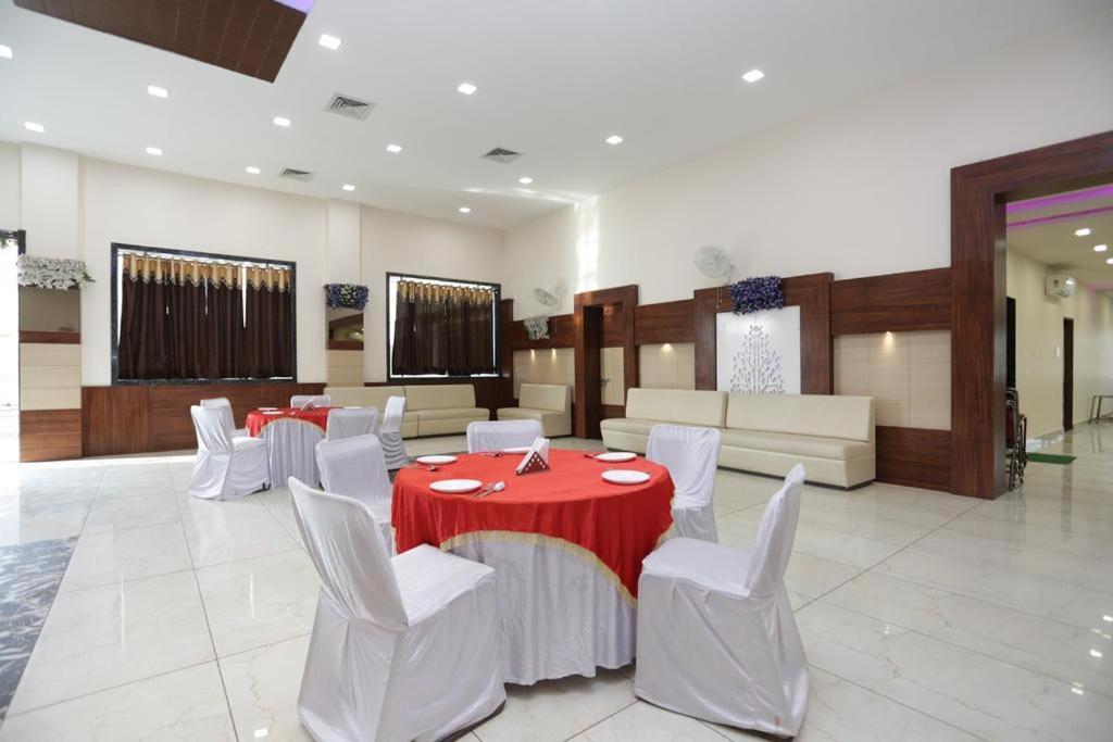 Hotel Rajmohan Palace Gválijar Kültér fotó